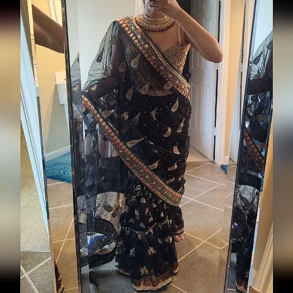 Divya Kanakia Pre-stitched Ruffled saree & sequin ready to wear blouse XS NWT - Picture 3 of 15